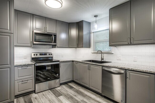 Building Photo - 9334 San Fernando Way