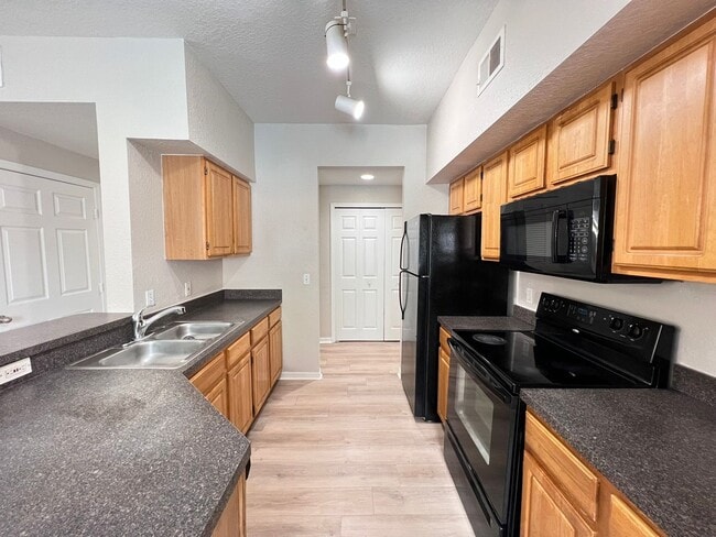 Building Photo - Gorgeous apartment for rent!