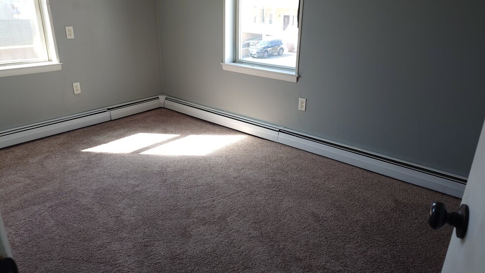 Building Photo - 18 S Forklanding Rd