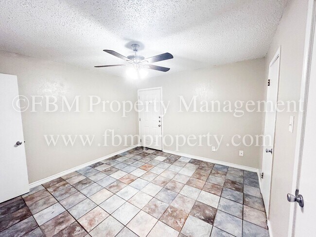 Building Photo - 2534 W Sycamore Ave - 2 Bedroom, 1 Bathroom Apartment Home in Corsicana, TX