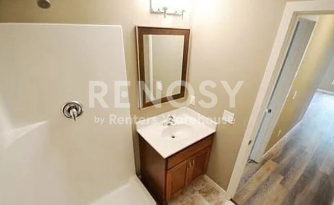 Building Photo - Available now - 1 Bedroom 1 Bath Condo in Golden Valley