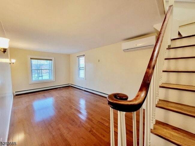 Building Photo - 15 S Lakeside Ave