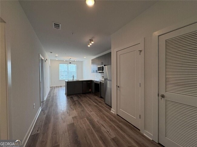 Building Photo - 525 Parkway Dr NE