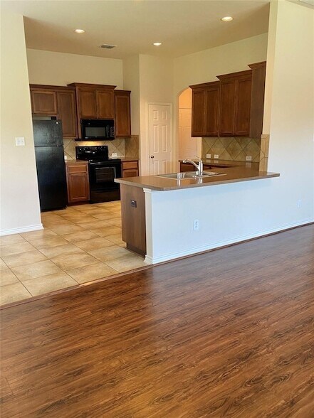 Building Photo - 3605 Chapel Hill Lane