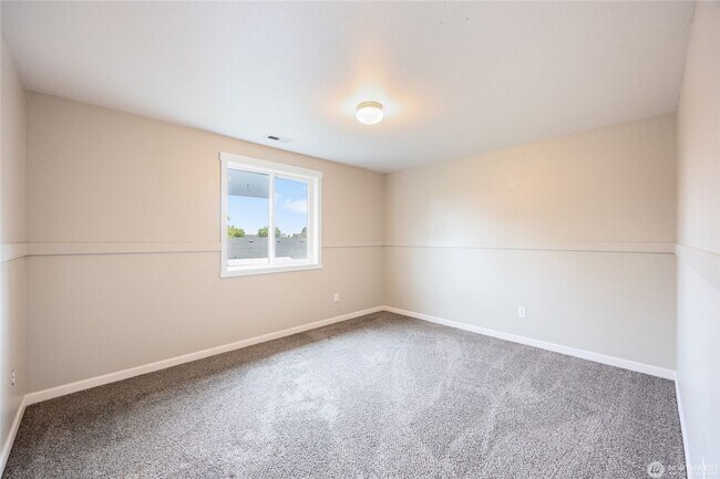 Building Photo - 4 bed, 3.5 bath home in cul-de-sac