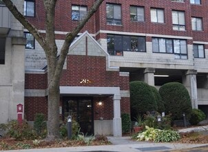 Building Photo - 200 Ledgewood Dr