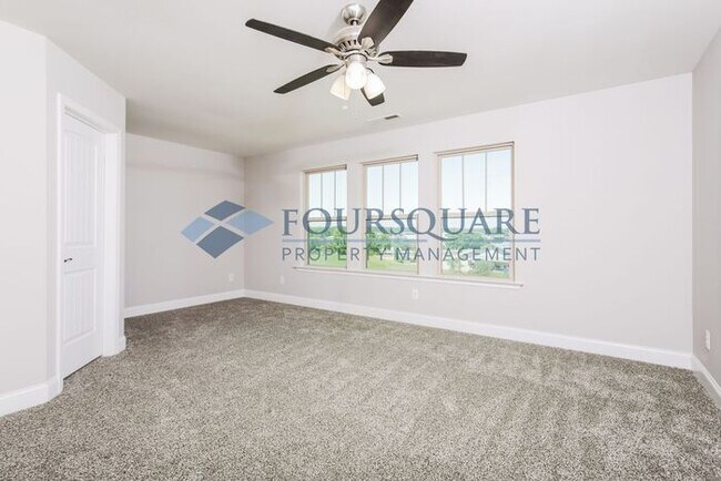 Building Photo - Stylish End-Unit Townhome with Open Floor Plan, Modern Kitchen & 1-Car Garage – Wendell, NC