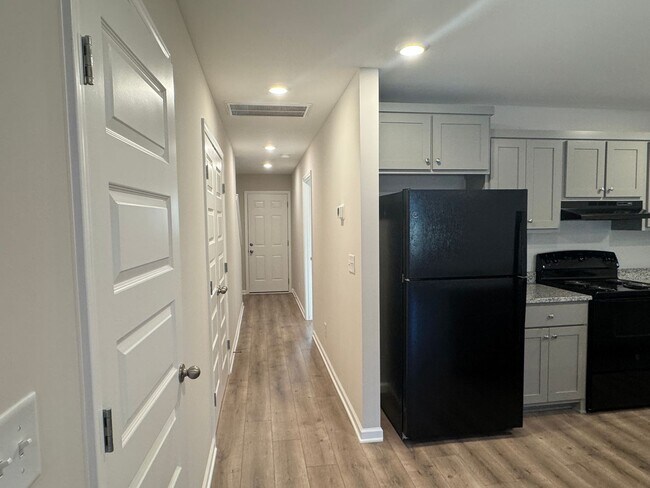Building Photo - 201 Mountaindale Dr