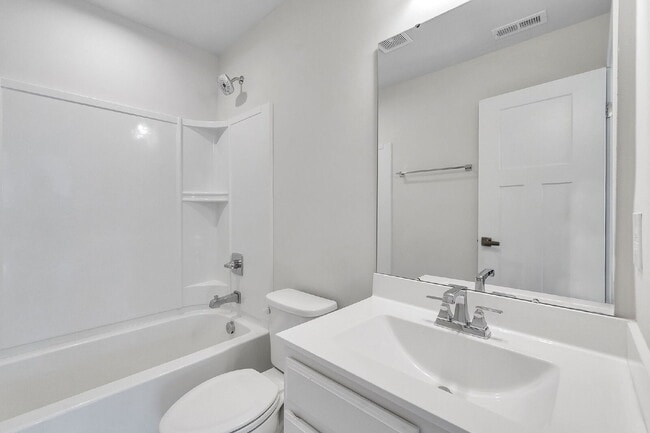 Building Photo - Beautiful 3 Bedroom, 2.5 Bathroom Townhome with 1-Car Garage $1,650/mo rent