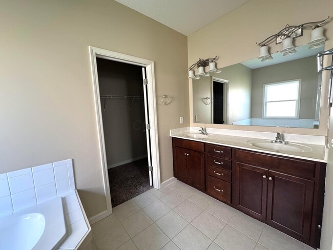 Building Photo - 1166 Lenox Ct