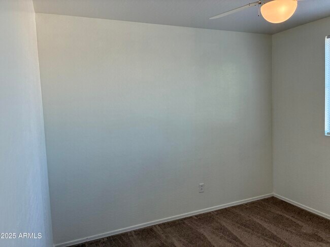 Building Photo - 25177 W Park Ave