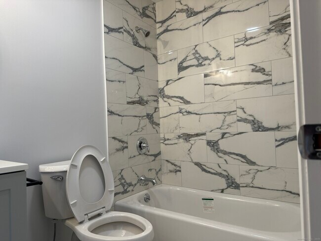 Building Photo - 755 Hart St