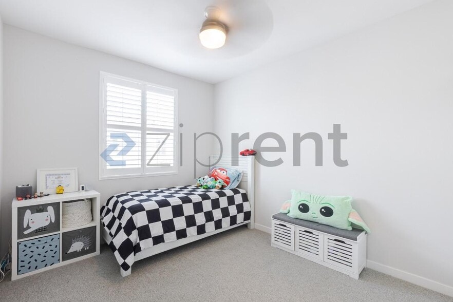 Building Photo - Unit 68101