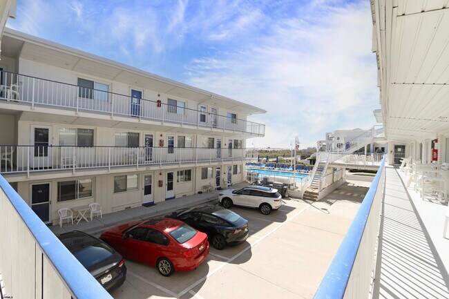 Building Photo - 111 S Dudley Ave