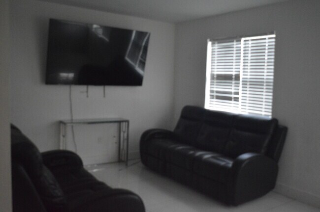 Building Photo - 896 SW 64th Terrace