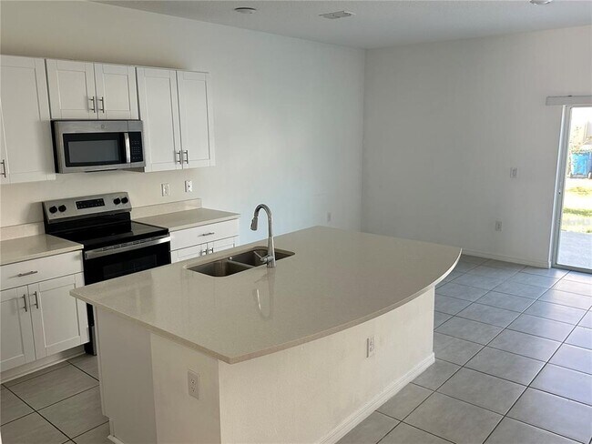 Building Photo - 2946 Canary Ave