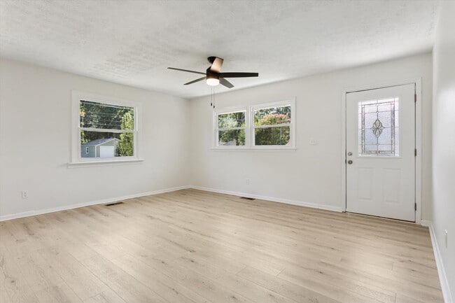 Building Photo - 13A Colberts Ln