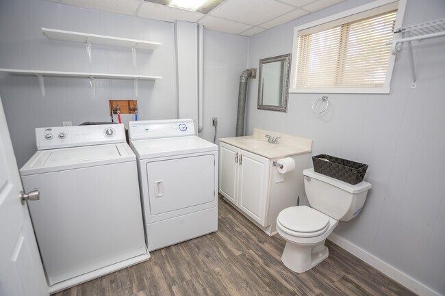 Building Photo - 710 Earl Lee Dr