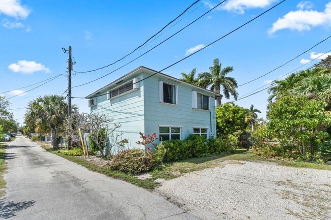 Building Photo - 712 Hansen St