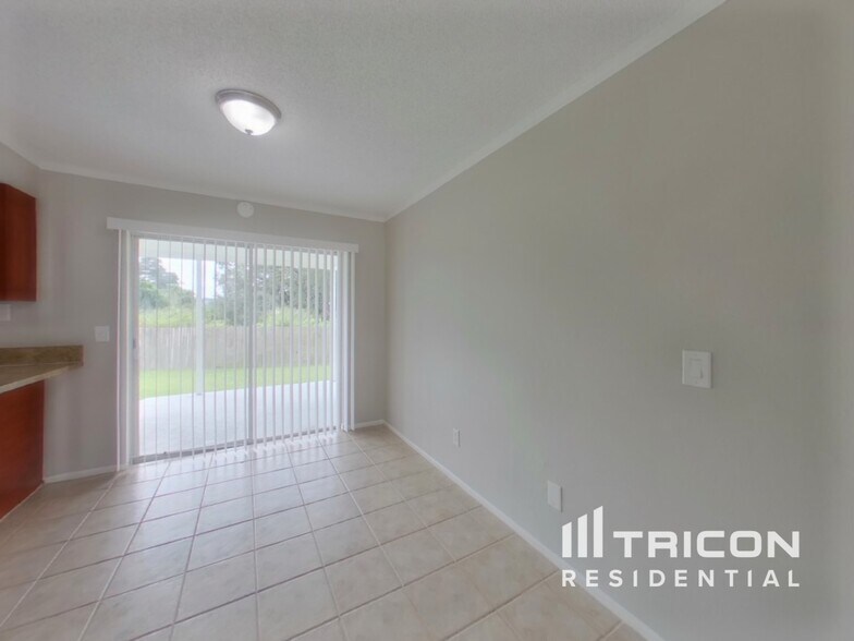 Building Photo - 2303 Silver Hill Ct