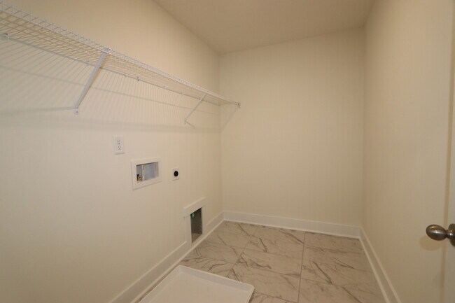 Building Photo - 493 Clark Creek Ln