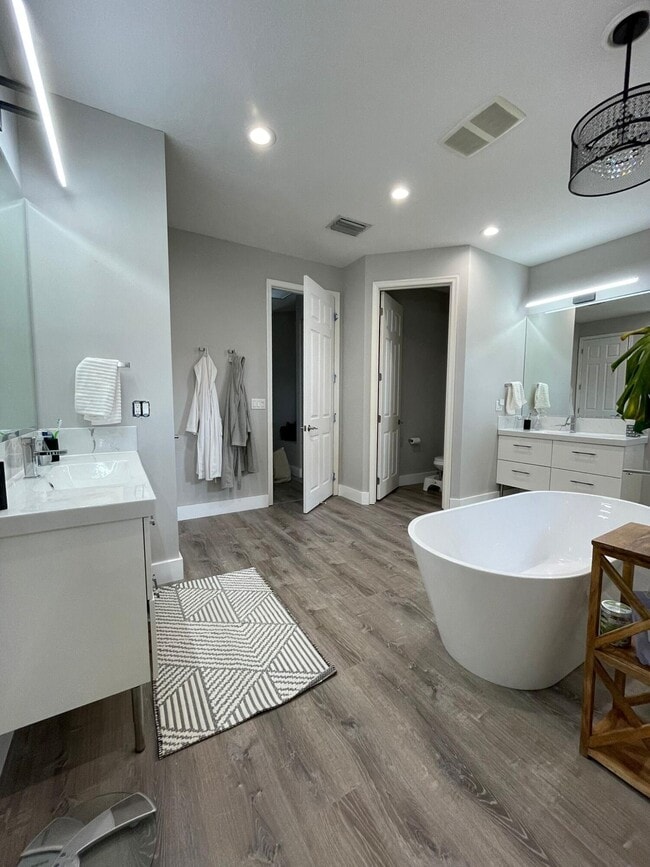 Building Photo - 11710 Paradise Cove Ln