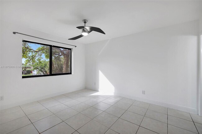 Building Photo - 126 S Cypress Rd