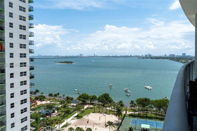 Building Photo - 1750 N Bayshore Dr
