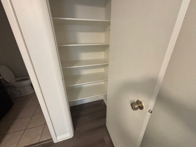 Building Photo - 2 Br/2 Ba. Condo on 2nd fl.
