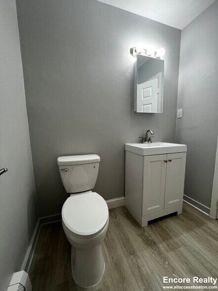 Building Photo - 130 Warren St