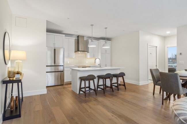 Building Photo - 1 US-1