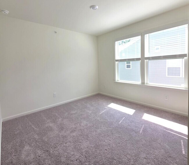 Building Photo - 114 Malbec Dr