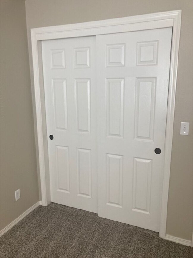 Building Photo - AB1464