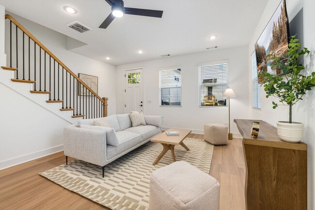 Building Photo - 1324 Van Buren Ave