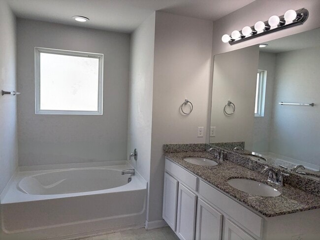 Building Photo - 407 Lakemont Dr