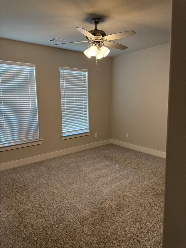 Building Photo - 3/2/2 - GODLEY ISD - GREAT Neighborhood
