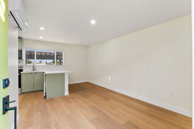 Building Photo - 2735 Broadway-4