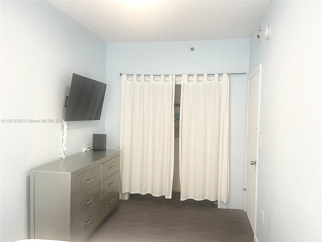 Building Photo - 918 Ocean Dr