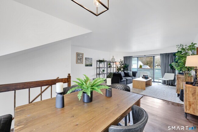 Building Photo - 62 Candlewood Dr