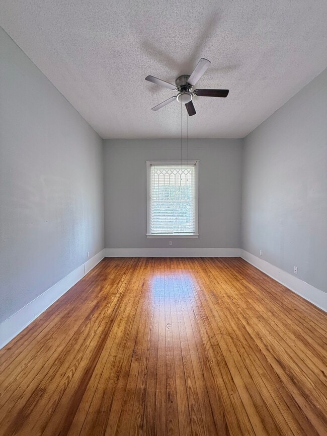 Building Photo - 429 E Carson St