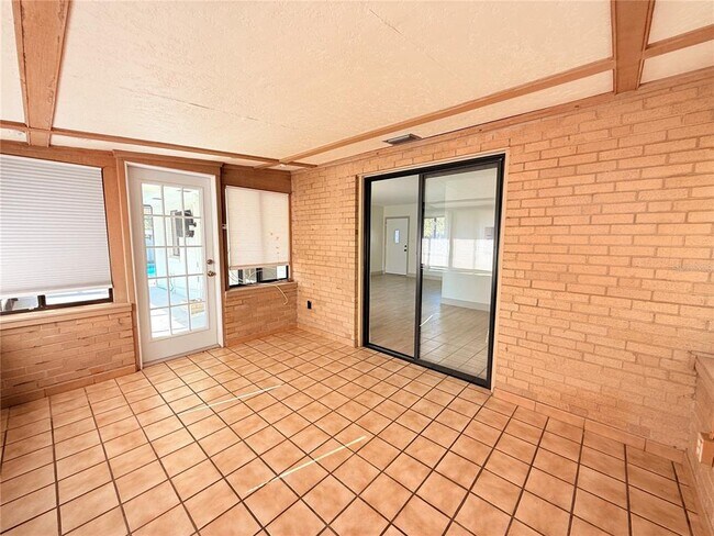 Building Photo - 225 Cevera Rd