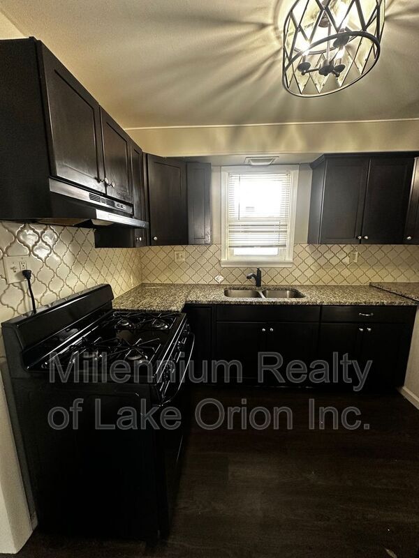 Building Photo - 111 W Cornell Ave