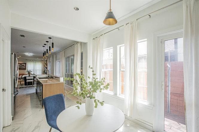 Building Photo - 5332 El Campo Ave