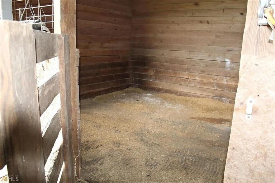 Building Photo - 333 GA-11