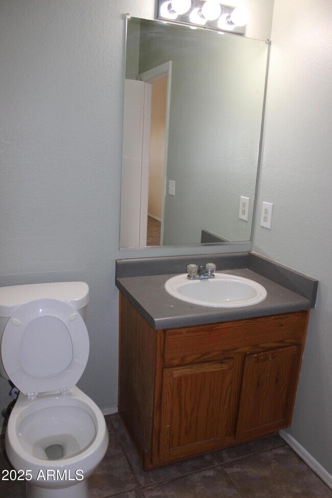 Building Photo - 1364 S Wagon Wheel Ct