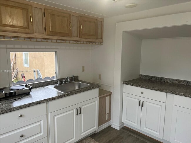 Building Photo - 1600 NW 42nd St