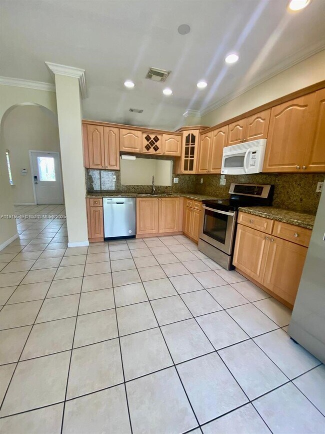 Building Photo - 12854 SW 49th Ct