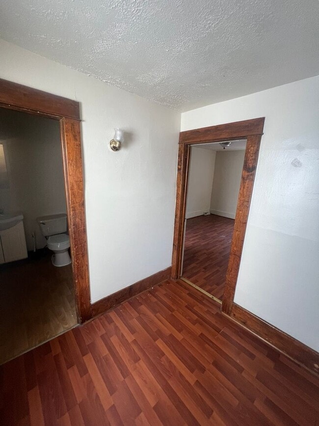 Building Photo - X-Large 4 Bedroom House