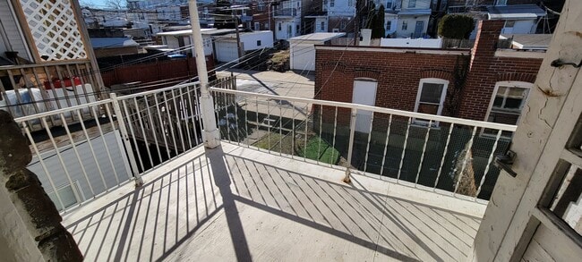 Building Photo - 220 S Madison St