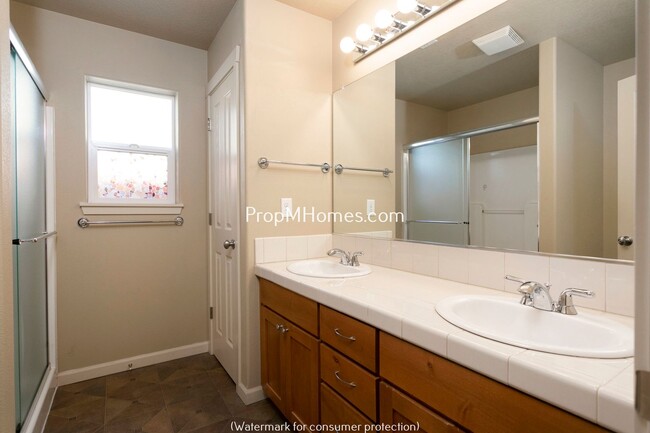 Building Photo - Charming Four Bedroom Home in Aloha on Quiet Cul-De-Sac!